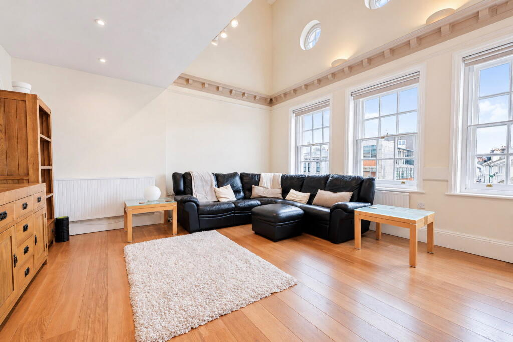 Apartment in Royal Tunbridge Wells, Royal Wells Park, St James - View 4
