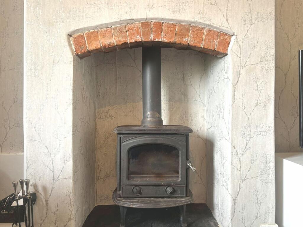 House in Stroud, Kingswood - More