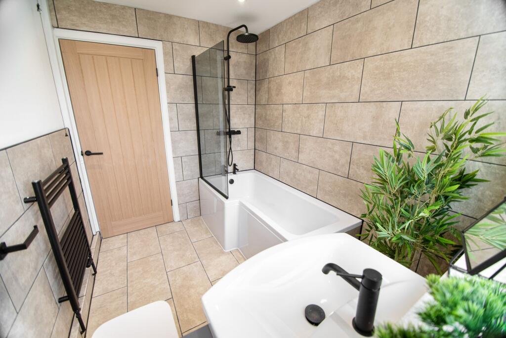33, Mentone Crescent, Edgmond, TF10 photo 4