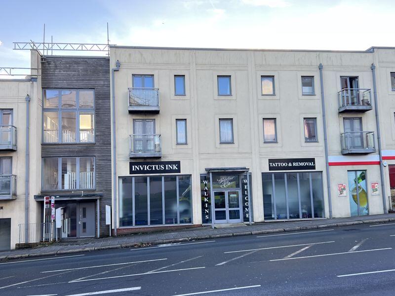 Main image of property: Large two bedroom flat, Park Avenue 