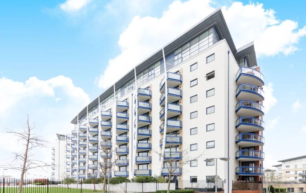 Main image of property: Nova Building, 3 Newton Place, Westferry, Isle dogs, London, E14 3TT