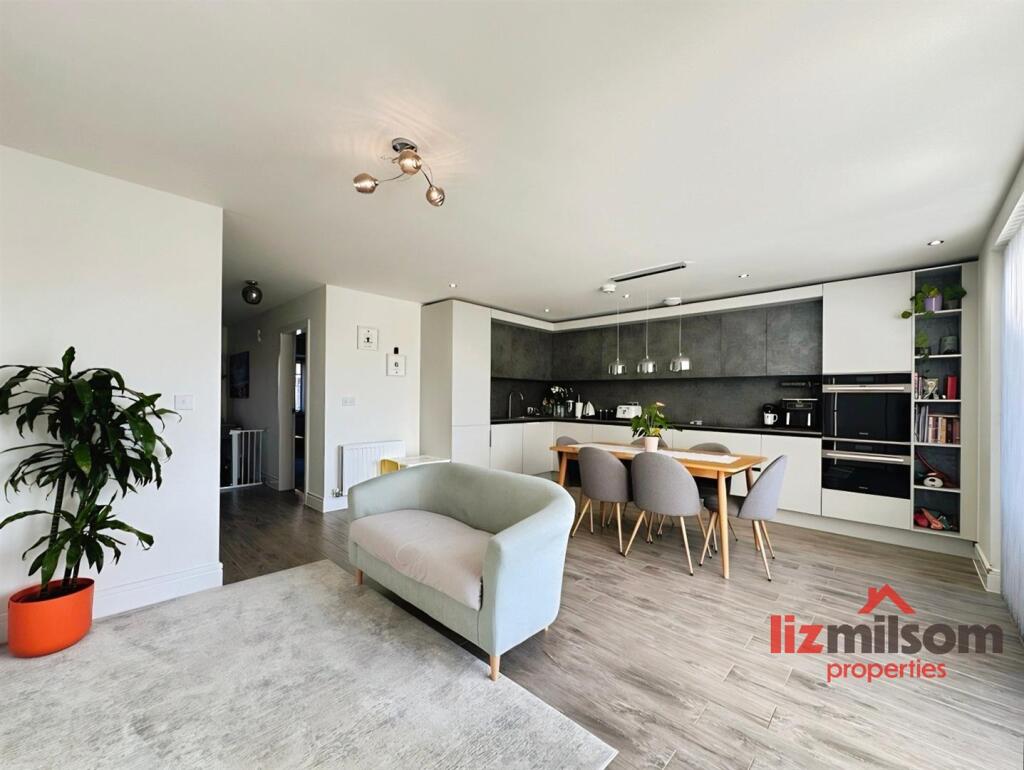 Sunstone Drive, Newhall, DE11 0YD photo 3