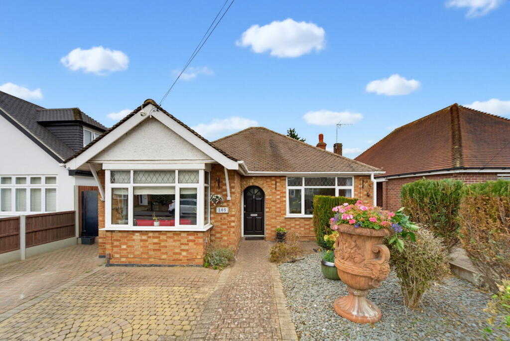 Main image of property: Commercial Road, Staines-upon-thames, TW18