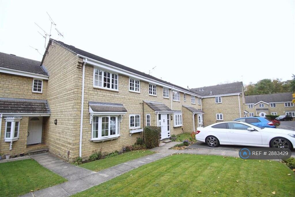 Main image of property: Oakdene Vale, Leeds, LS17