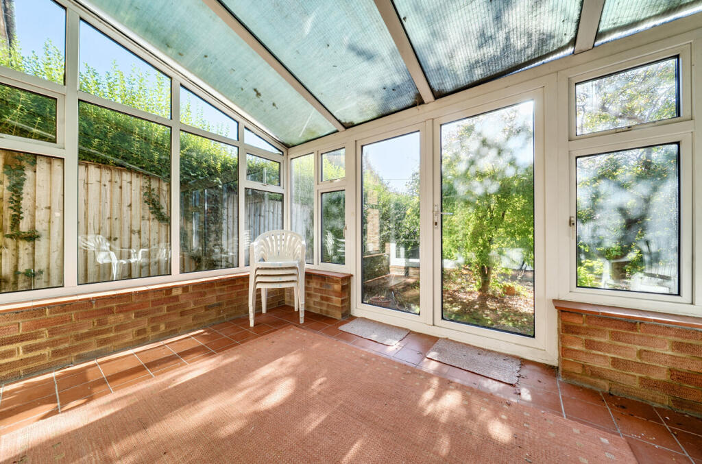 House in Surrey Heath, Windlesham - More