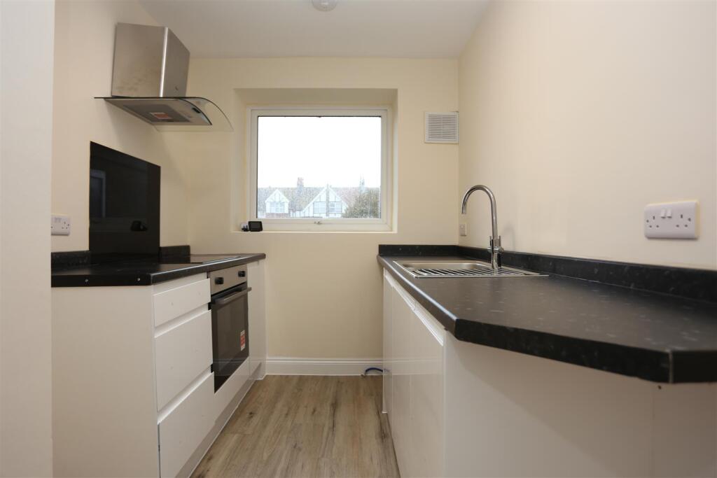 Apartment in Brighton - View 4