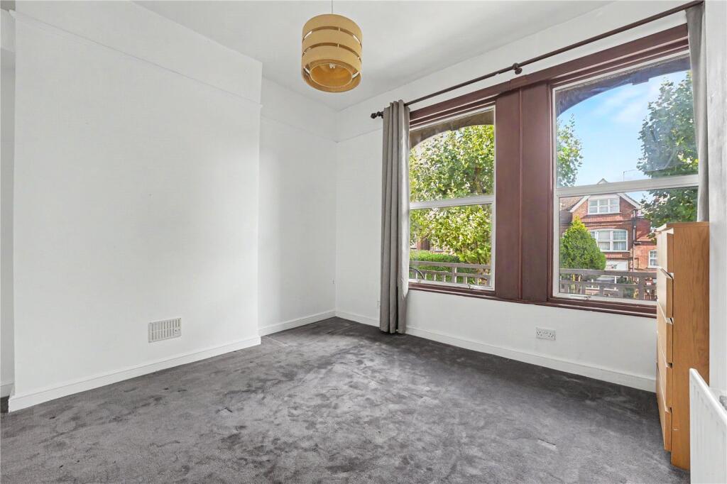 Apartment in London - More