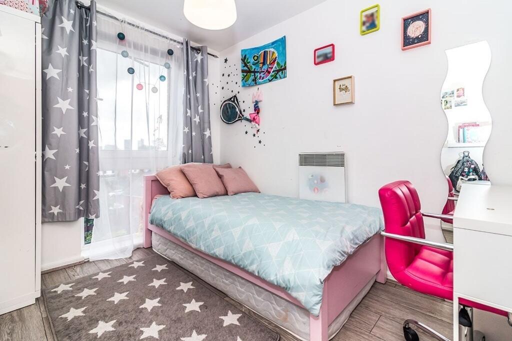 Apartment in Salford, Greater Manchester - View 3