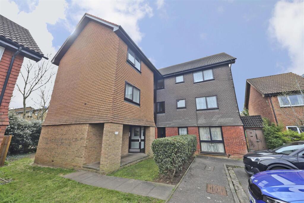 Studio flat on Ryeland Close, Yiewsley, West Drayton, £150,000