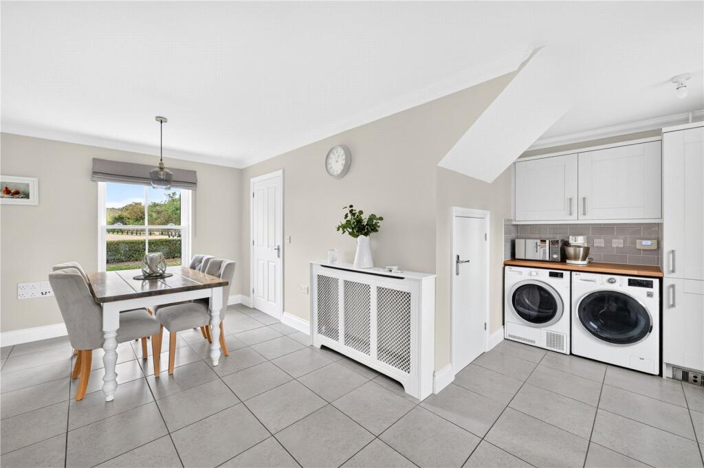 Firecrest Close, Wymondham, Norfolk, NR18 photo 4