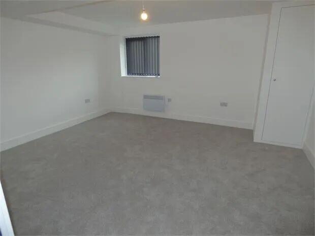 Apartment in Southend-on-Sea - More
