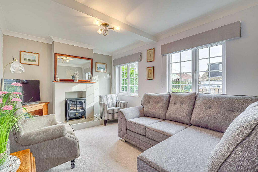 Daws Heath Road, Benfleet, SS7 photo 2