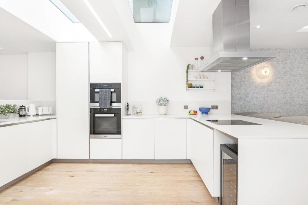 House in London - View 5