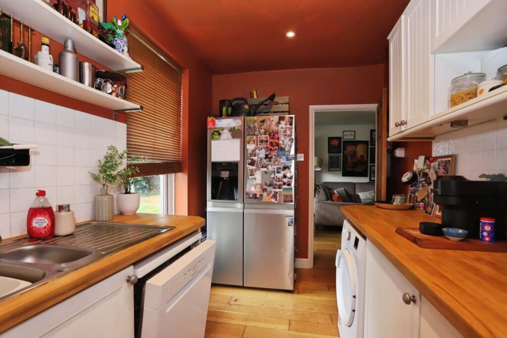 Apartment in Cheltenham, Gloucestershire - View 5