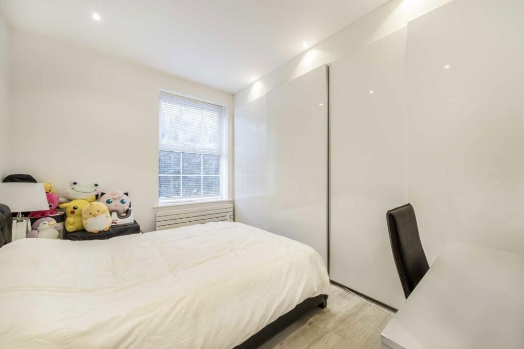 Apartment in London - View 5