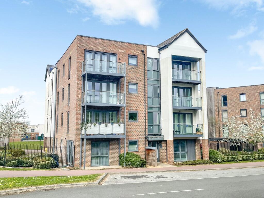 1-bed flat on 5 Larson Close, Oakgrove, Milton Keynes, MK10, £190,000
