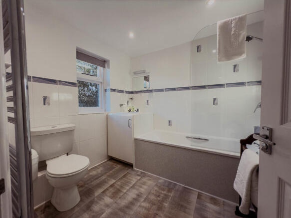 Room 10 Bathroom