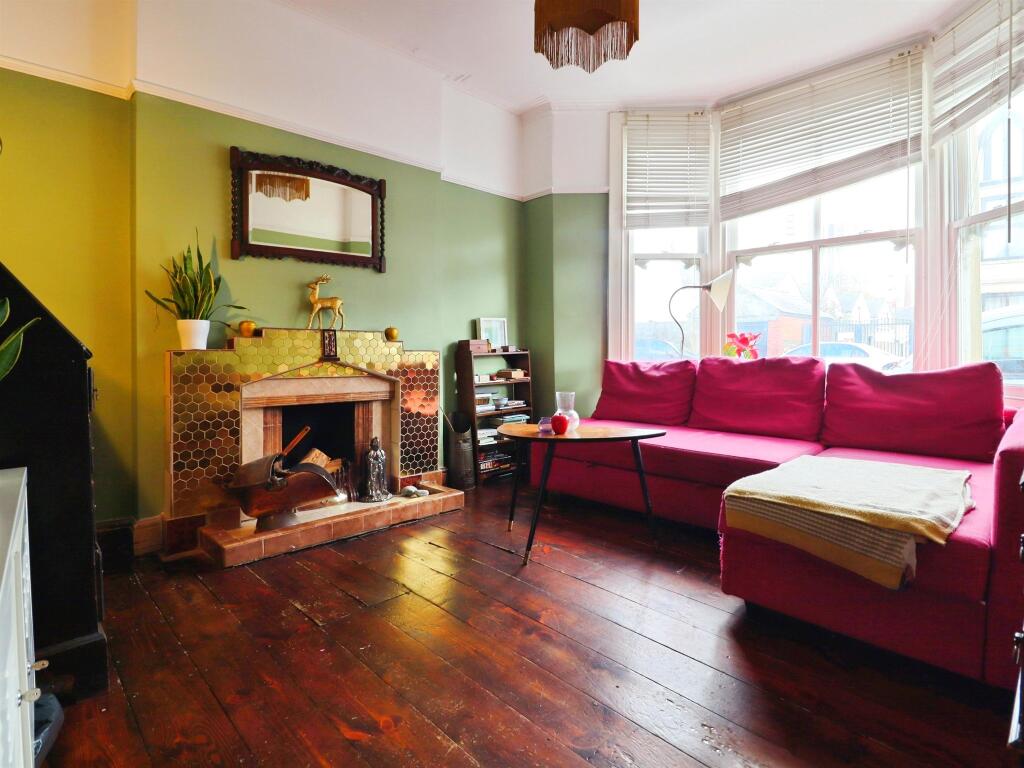 House in Cardiff, Grangetown - View 3