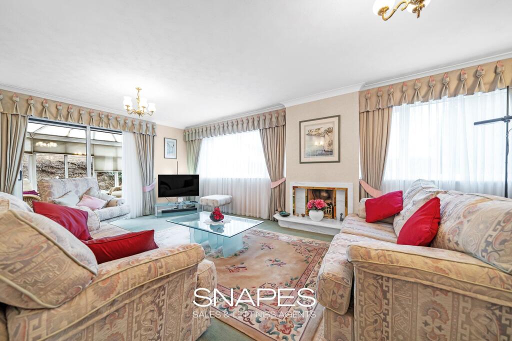 Liskeard Drive, Bramhall, SK7 photo 5