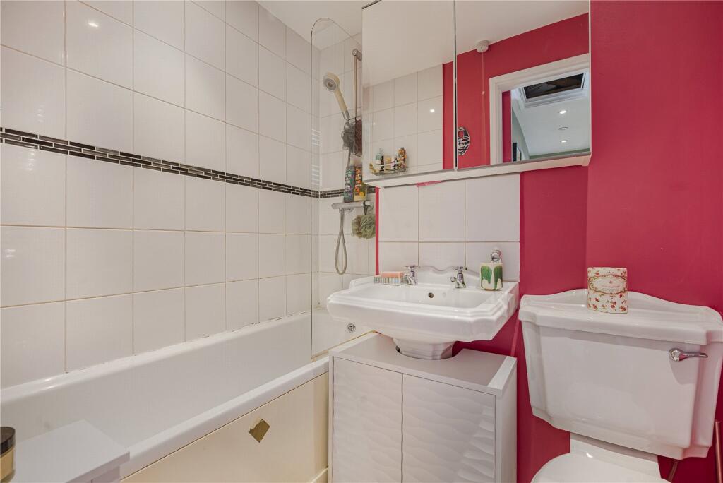 Apartment in London - More