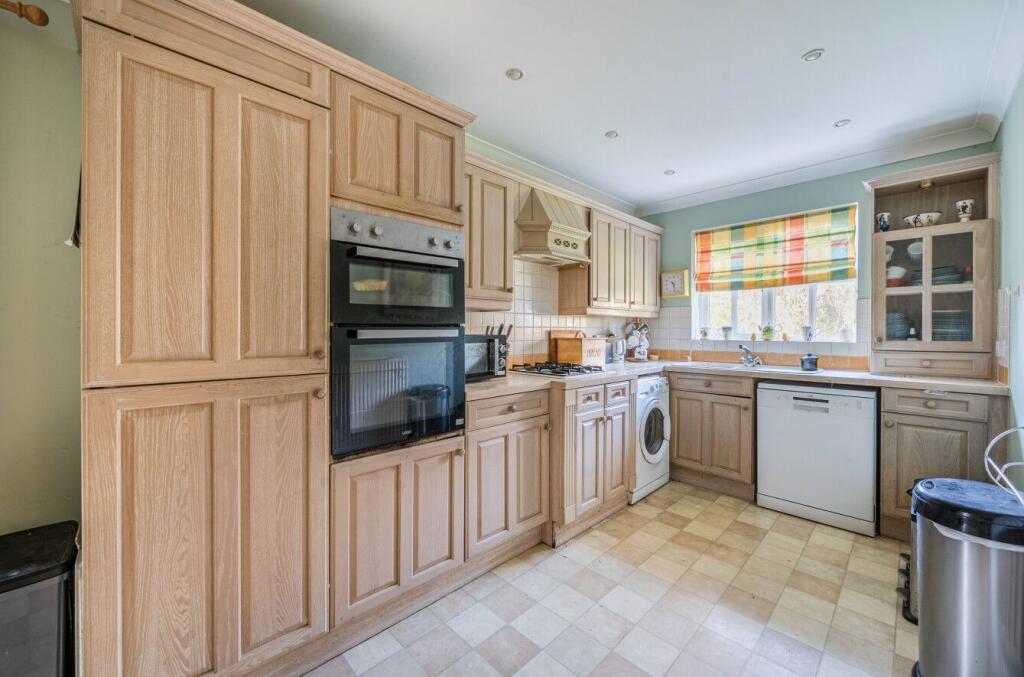 Saunders Meadow, Collingbourne Ducis, Marlborough, SN8 3FA photo 2