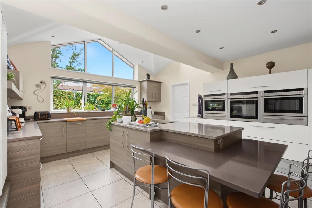 House in Nottingham, Bramcote - View 4