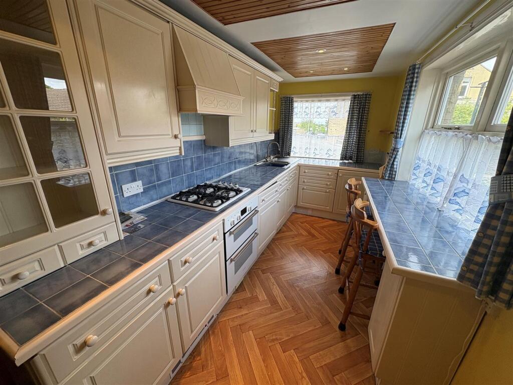 House in Bradford, Clayton - View 5