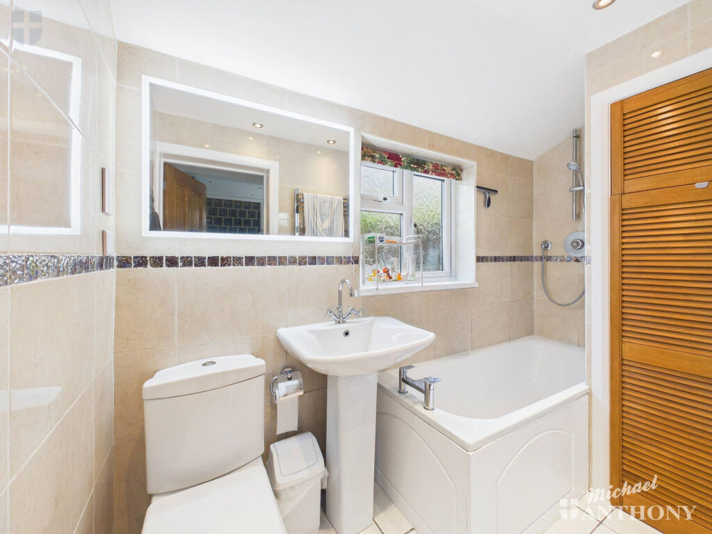 Apartment in Aylesbury, Buckinghamshire - More