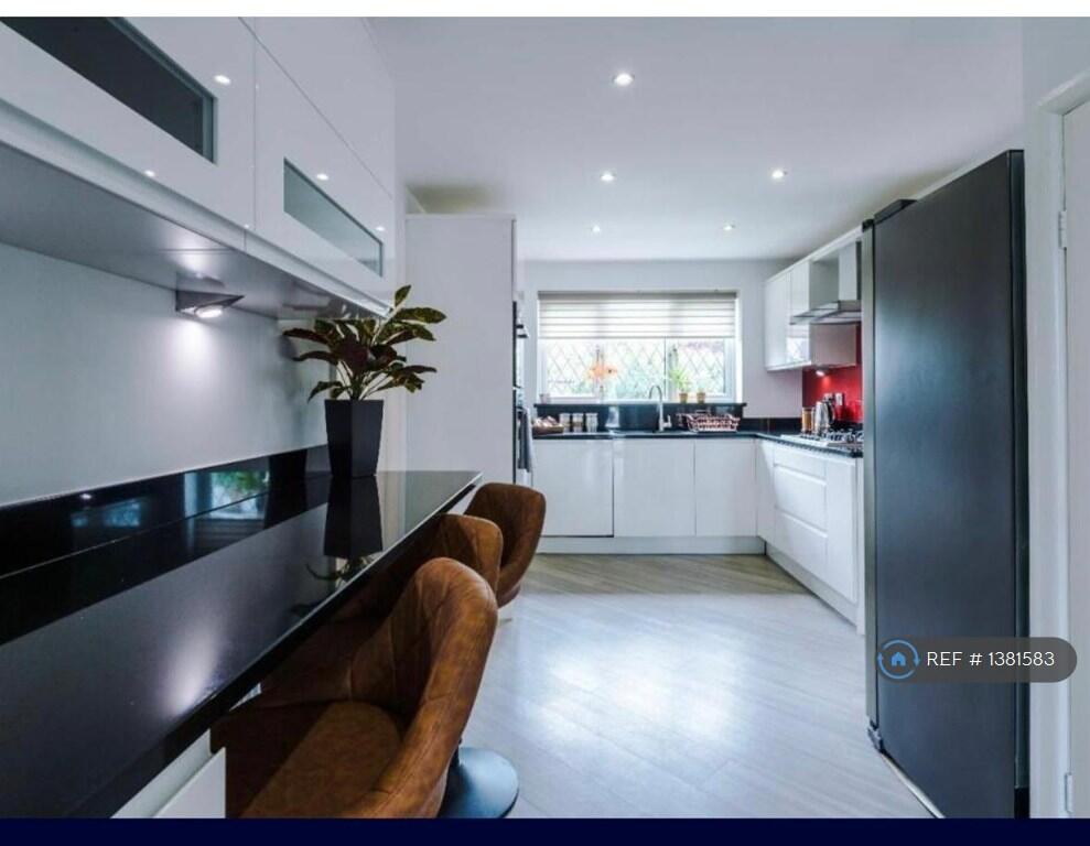 House in Nuneaton and Bedworth, Warwickshire - View 3