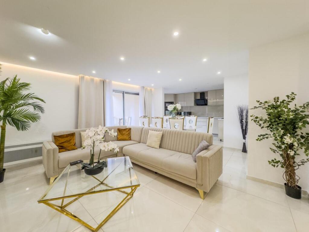 Main image of property: Paris-Isle of France, Hauts-de-Seine, Courbevoie