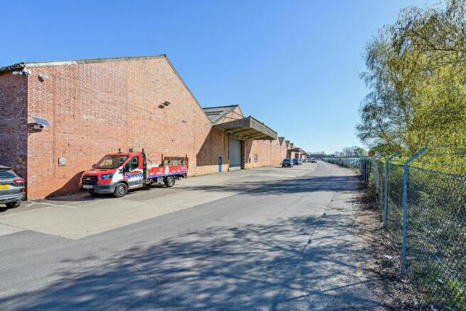 8642883exterior10800.jpg
