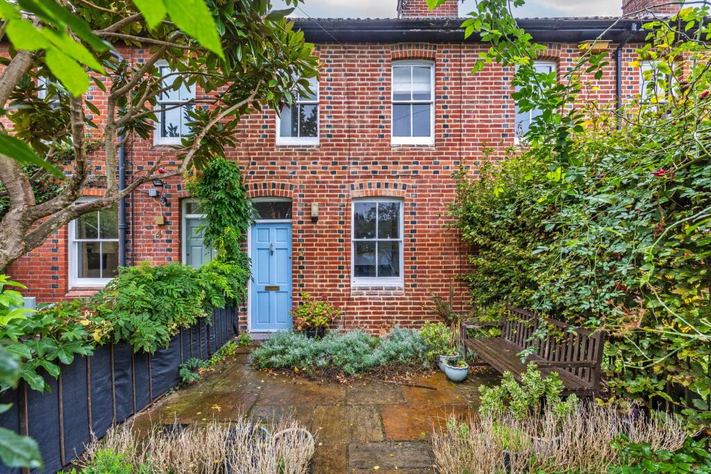 2-bed terraced on Culverwell Gardens, Winchester, SO23, £550,000