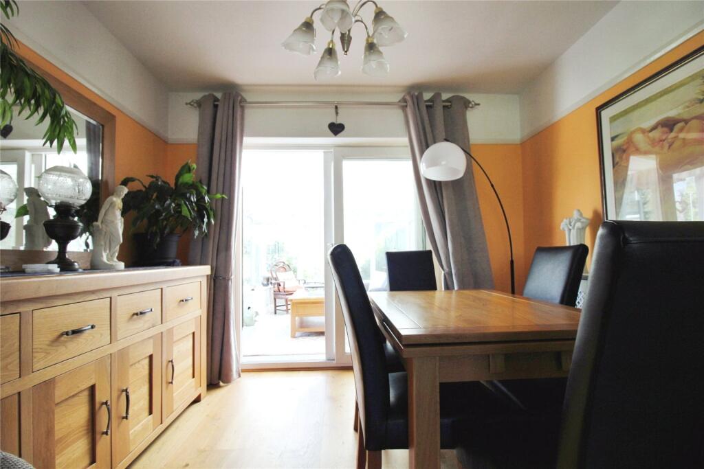 Tangley Drive, Wokingham, RG41 photo 4