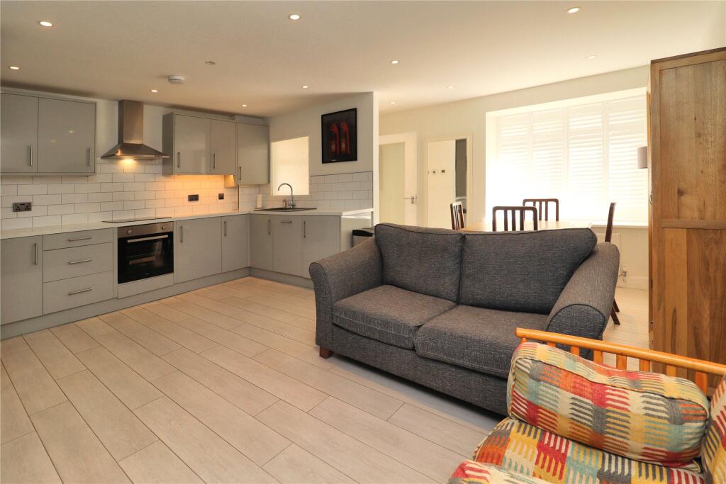 House in Woking, Surrey - View 4