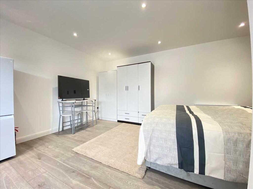 Main image of property: Reading Road, Northolt, Northolt