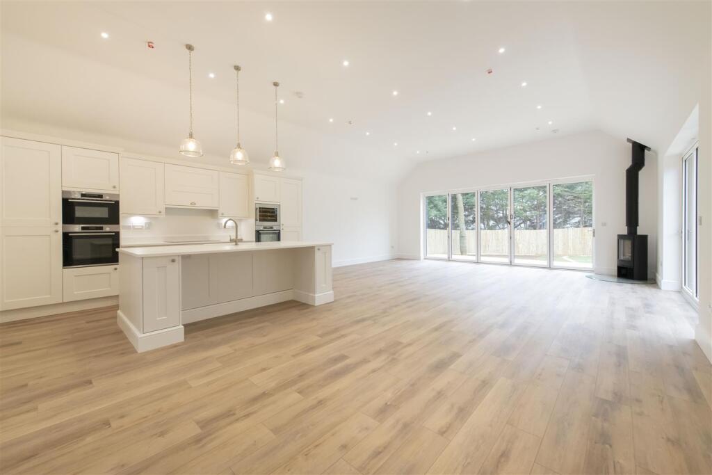 House in Burton Latimer - View 3