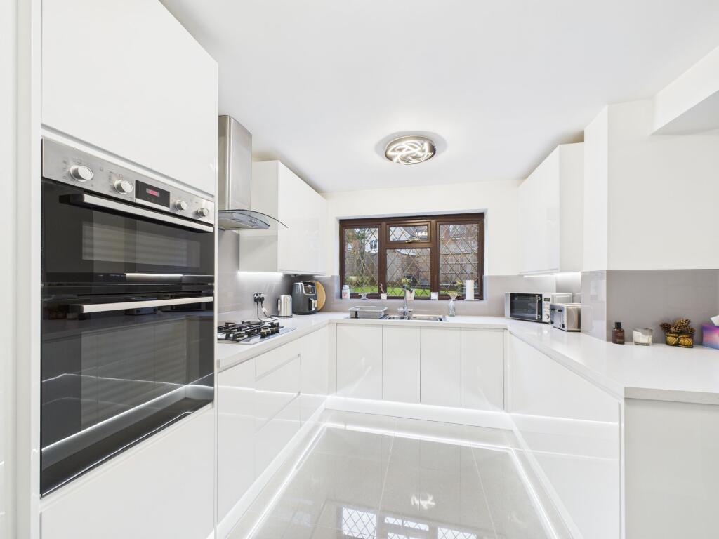 Goldthorpe Gardens, Lower Earley, RG6 photo 2