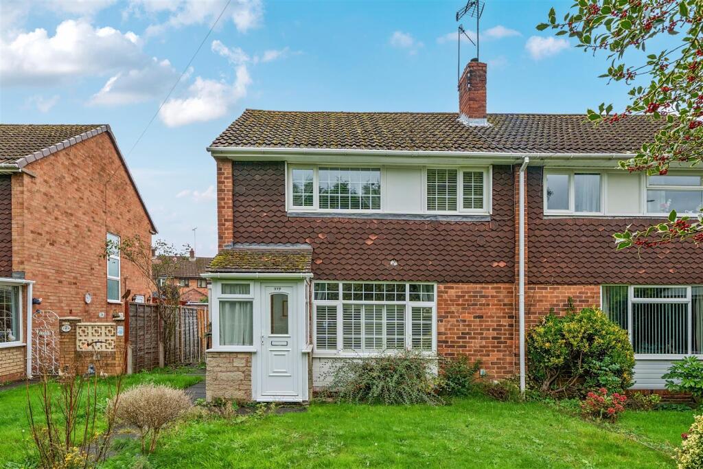 3-bed semi-detached on Comberton Road, Kidderminster, £260,000