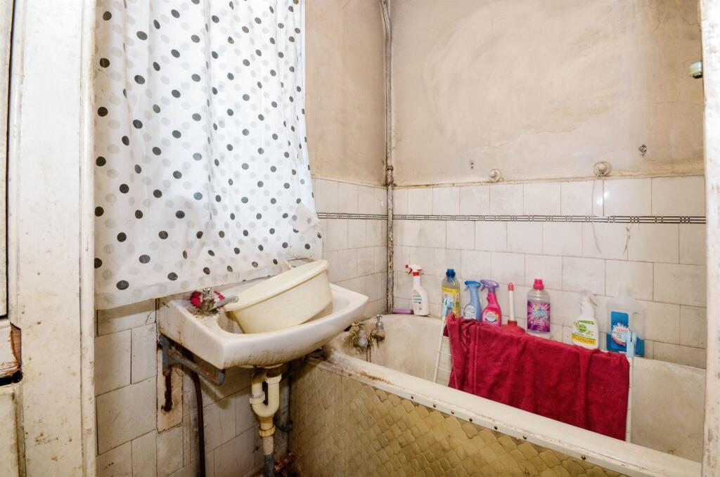 House in London, London Borough of Harrow - More