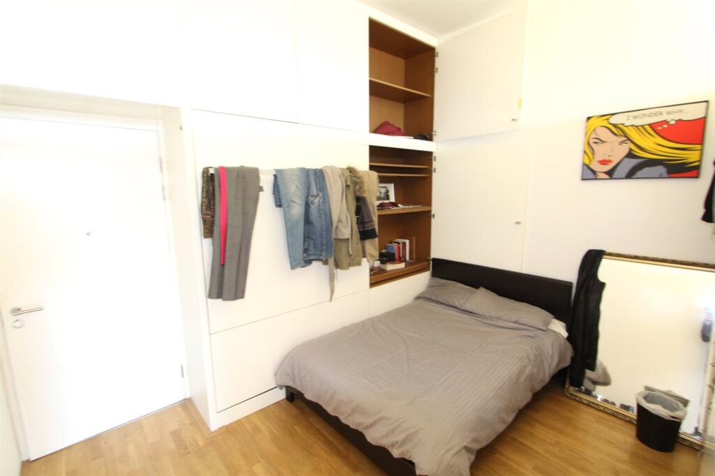 Apartment in Manchester, City Centre - View 5