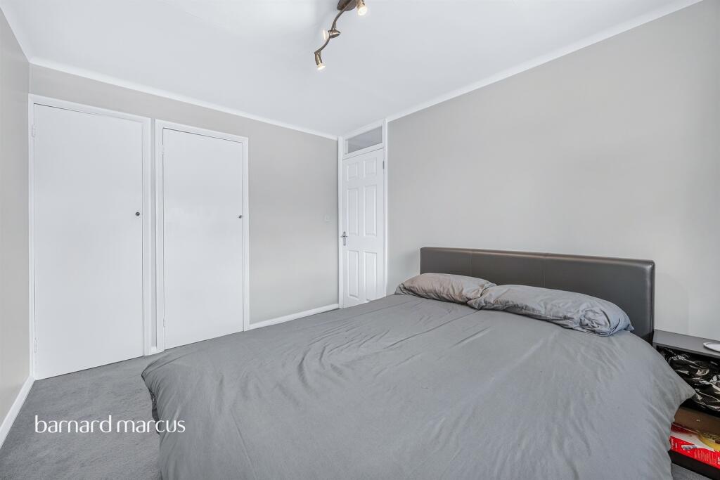 Apartment in Croydon - View 5