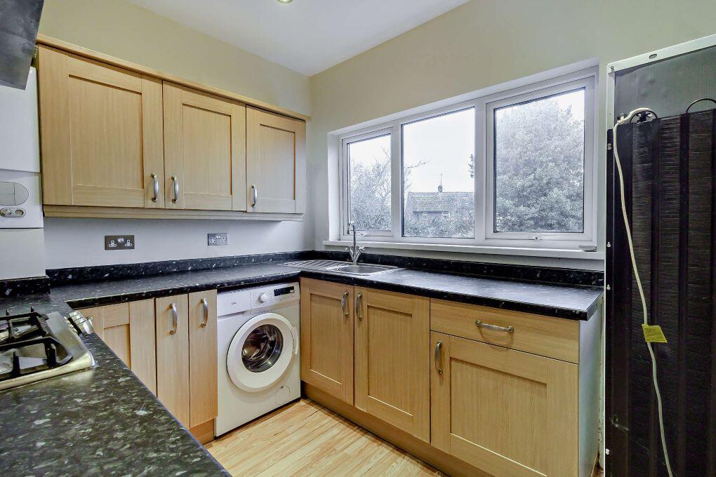 Flemming Crescent, Leigh-On-Sea, Essex, SS9 photo 3