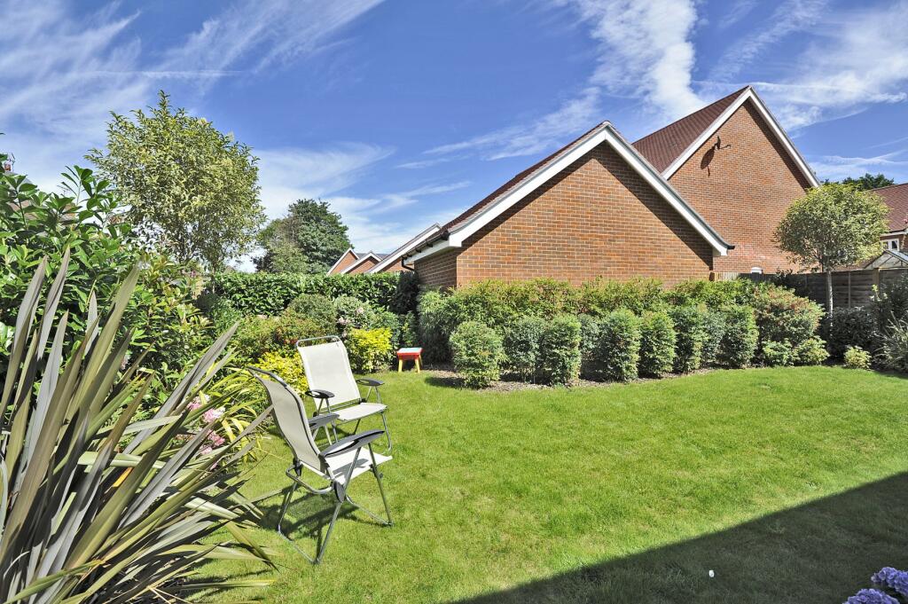 Grayling Close, Godalming, GU7 photo 4