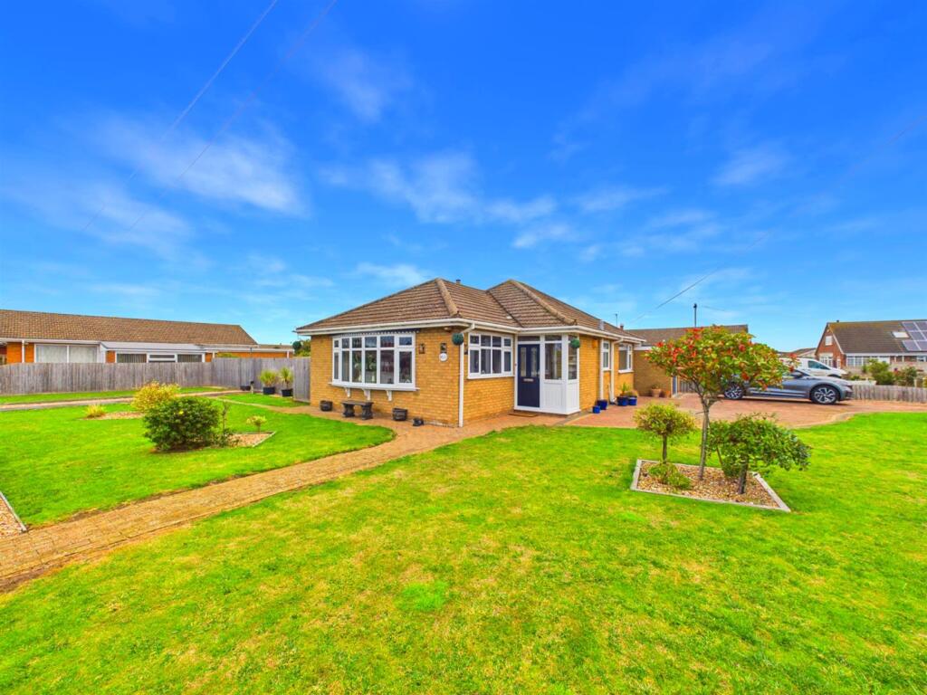 2-bed detached on Dymoke Road, Mablethorpe, £285,000