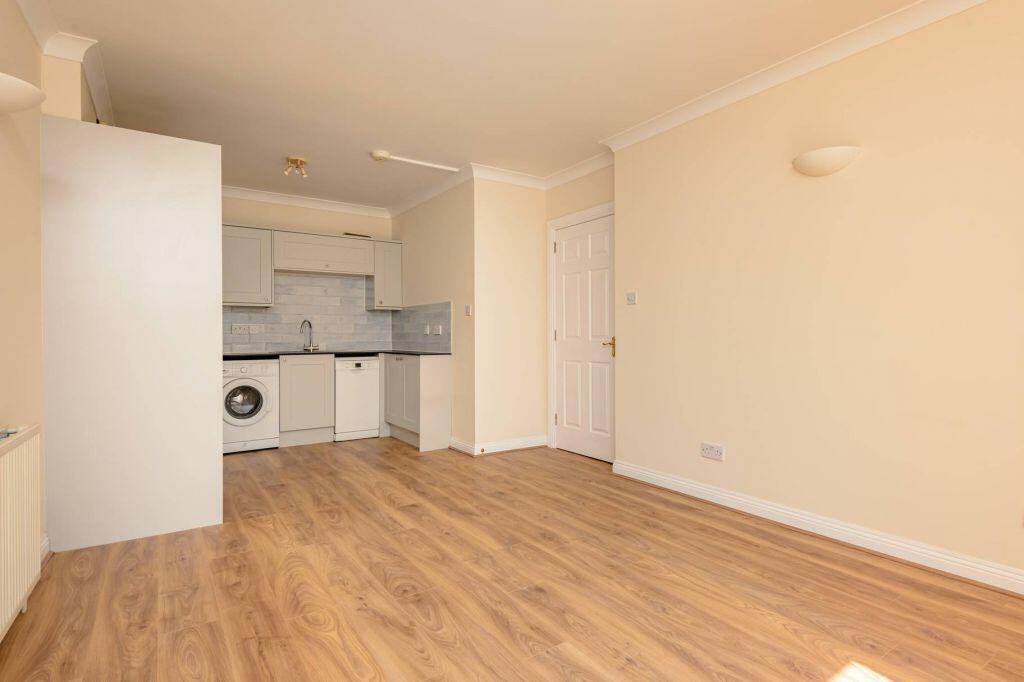Apartment in Edinburgh - View 3