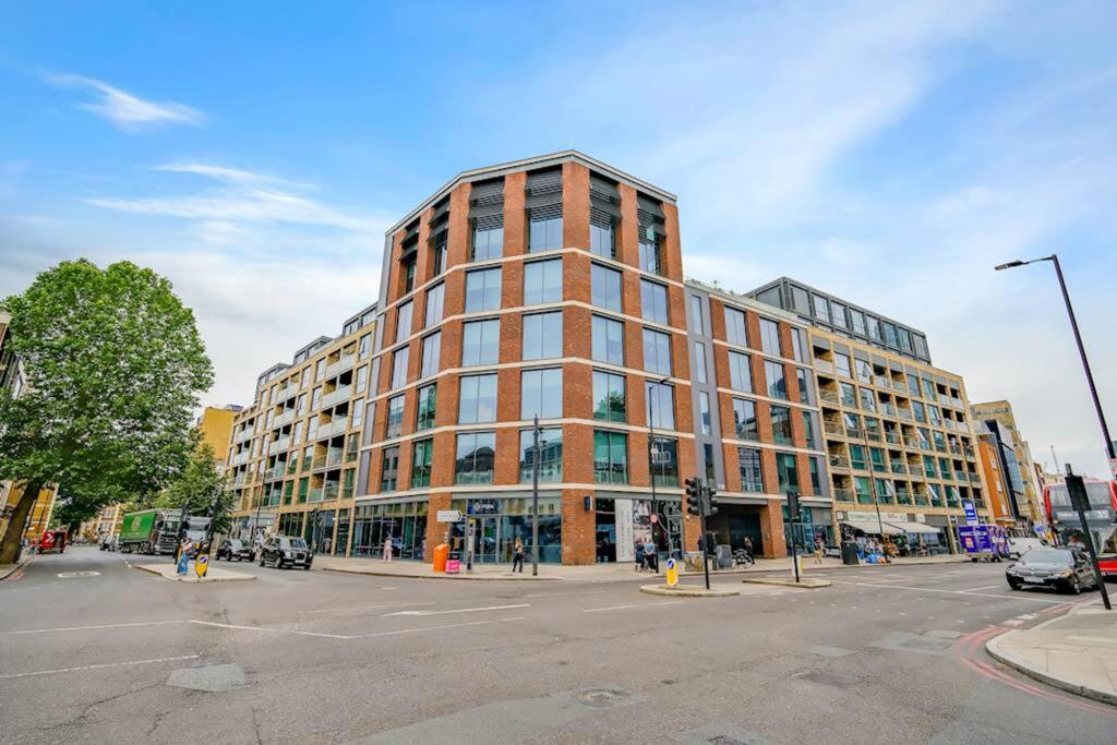 Main image of property: Hilary Mews, Brandon House, SE1
