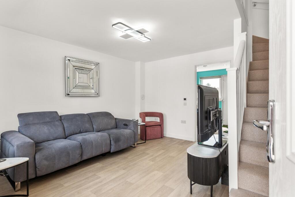 House in East Calder, Calderwood - View 5