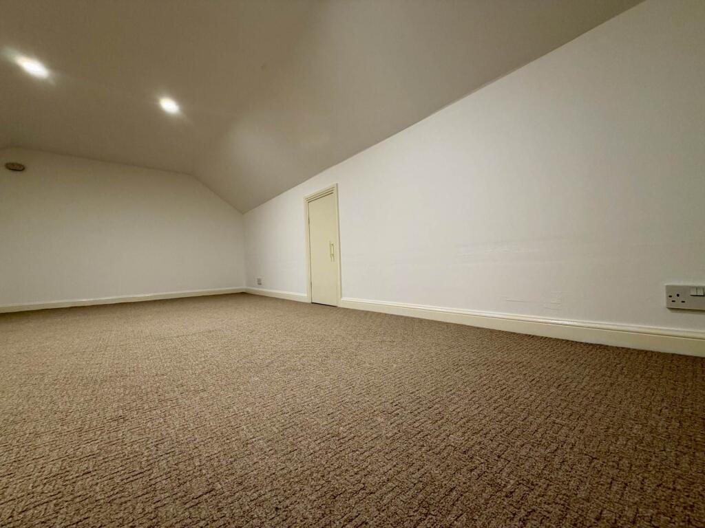 House in Motherwell, North Lanarkshire - More