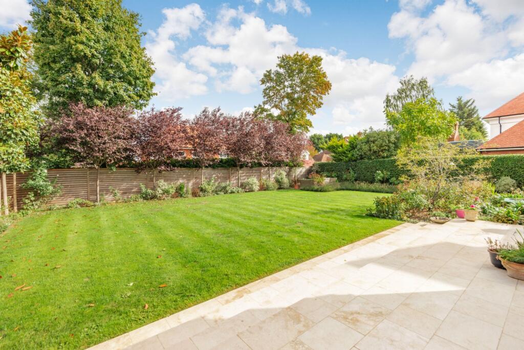 House in Windsor - View 4