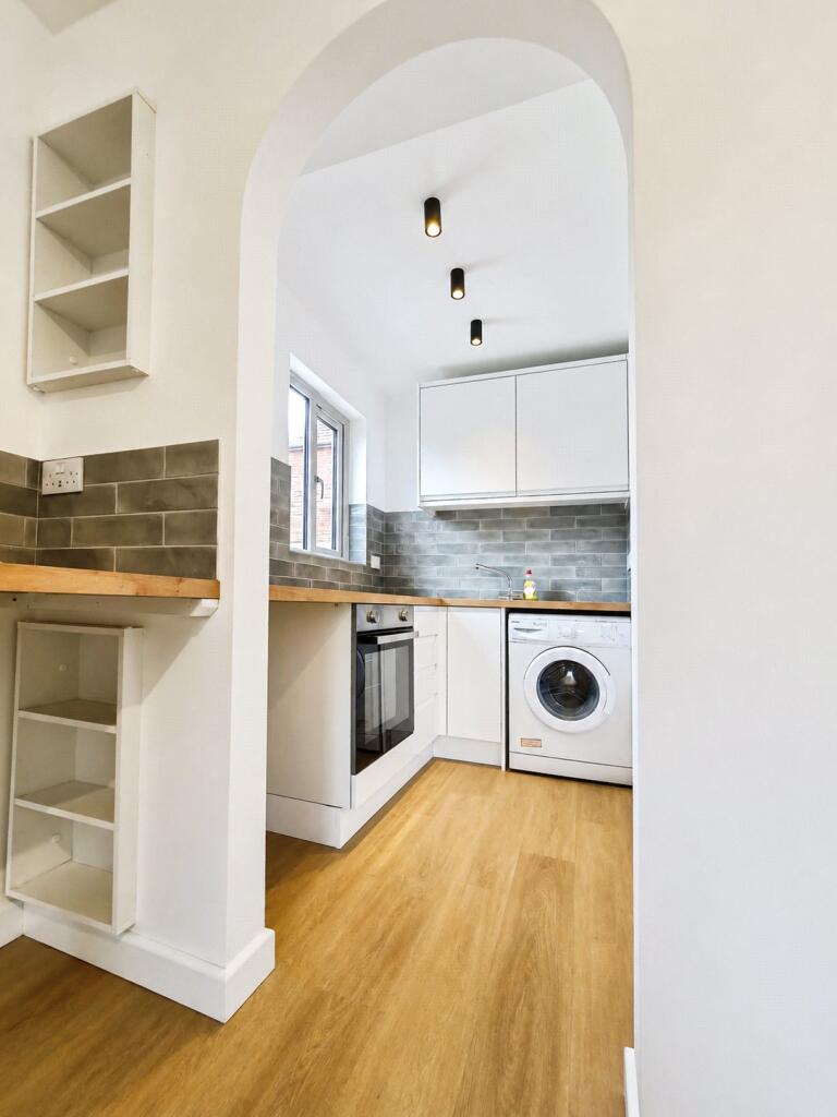 Apartment in Reading - View 5